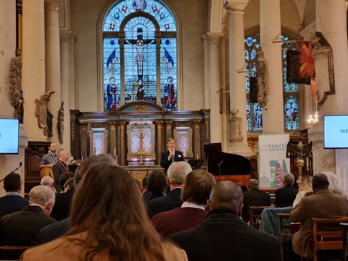 bcahillnicholls's tweet photo. Wonderful to start the day in worship &amp; prayer at the stunning @HolySepulchreUK: a powerful, simulating @CityBreakfast hosted by @Robchp. Great to pray for &amp; with those working &amp; living in the City of London, where @ClergySupportUK was founded by priests' children 368 years ago. https://t.co/XhSlkhtdcF