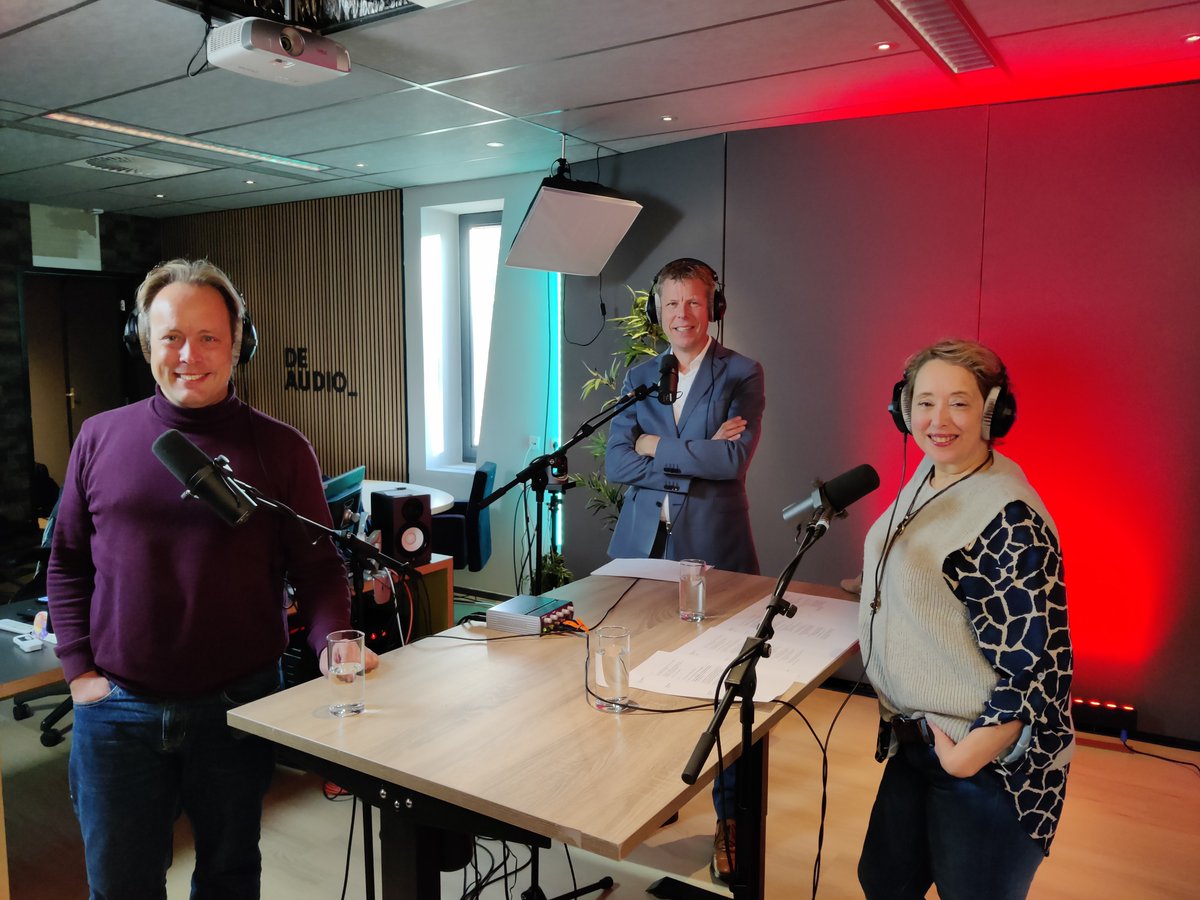 JonkersJeroen's tweet photo. Vanmorgen was de opname van de nieuwe podcast van Grip op informatie met @joostvankoutrik in @GemeenteHsum. Binnenkort is deze te beluisteren! #wvgrip #informatiehuishouding https://t.co/mTzhZ1XTni