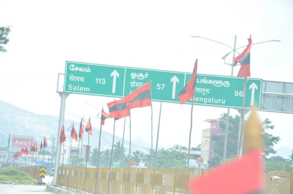 duraivaikooffl's tweet photo. தமிழகமெங்கும் திரையிடப்பட்டு வரும் மாமனிதன் வைகோ ஆவணப் படம் 17ஆவது நகரமாகவும், 21 வது திரையிடல் நிகழ்வாகவும் கிருஷ்ணகிரி நகரில் இன்று  (12.10.2022) பிற்பகல் 11:30 மணிக்கு முருகன் திரையரங்கில் மக்களுக்கு திரையிடப்பட்டது.
#Mamanithan_Vaiko #மாமனிதன்_வைகோ #Vaiko #DuraiVaiko #MDMK https://t.co/XjHGLqDpd3