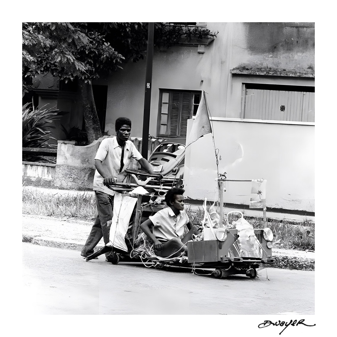 Duayer's tweet photo. Enquanto isso, no Bananão...
#fotografia
#foto
#aruafala
#streetphotography
#fotografiaderua
#duayer
@duayer.arte https://t.co/oxSIE50pvz