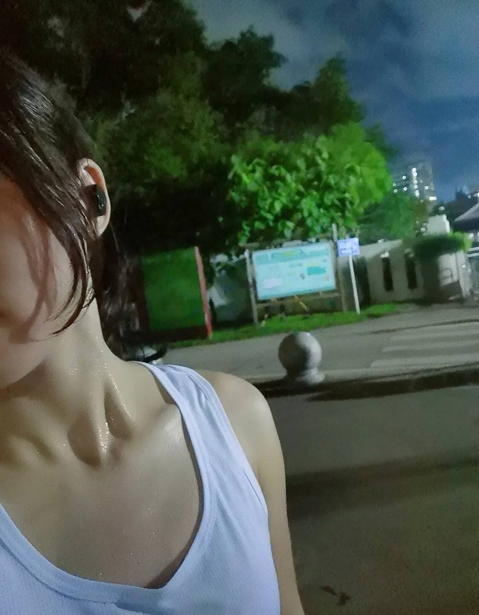 ala73352631's tweet photo. 每天夜里跑跑步，散散心 出出汗 #散心 #出汗 #夜跑 https://t.co/CrwNbgW6VM