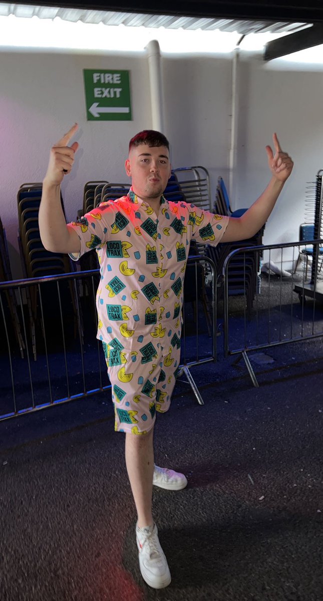 DavidRyanMusic's tweet photo. Looking like a character from bananas in pyjamas Backstage https://t.co/iUNy3KUJki
