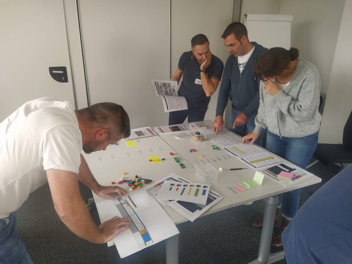 NathalieCalabr1's tweet photo. Formation de concepteurs #cnfpt #antenneduhaut-rhin
Animé par Adrien Sabos et Pierre Riss - ça bosse, ça bosse 😉 https://t.co/BfFDwvF0uX