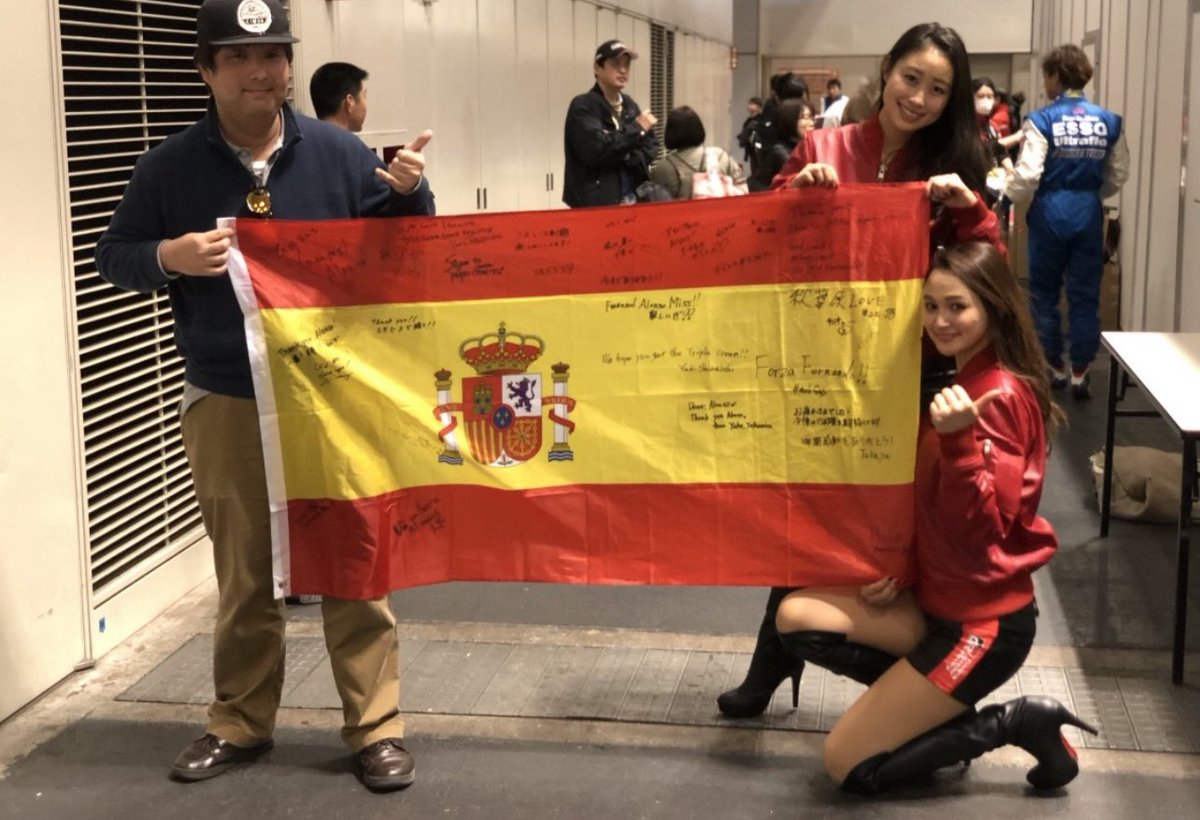 Los colores españoles siempre me siento como casa en mentalidad🏠 
En el Mundial de fútbol jugarán contra Japón,pero seguro que yo apoyaré a España sin dudarlo.Feliz día todos mis amigos de la 🇪🇸Hispanidad🇪🇸#FernandoAlonso