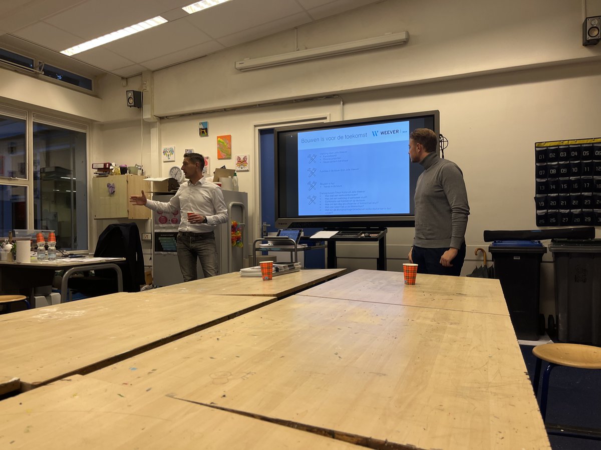 Gisteravond waren we te gast bij de beroepenbeurs op het <a href="/ZZLyceum/">Zuyderzee Lyceum</a> in Emmeloord. Timon Kalter en <a href="/jelleweever/">Jelle Weever</a> hebben de leerlingen wat kennis bijgebracht over ons mooie vak #bouweniship #dejeugdheeftdetoekomst