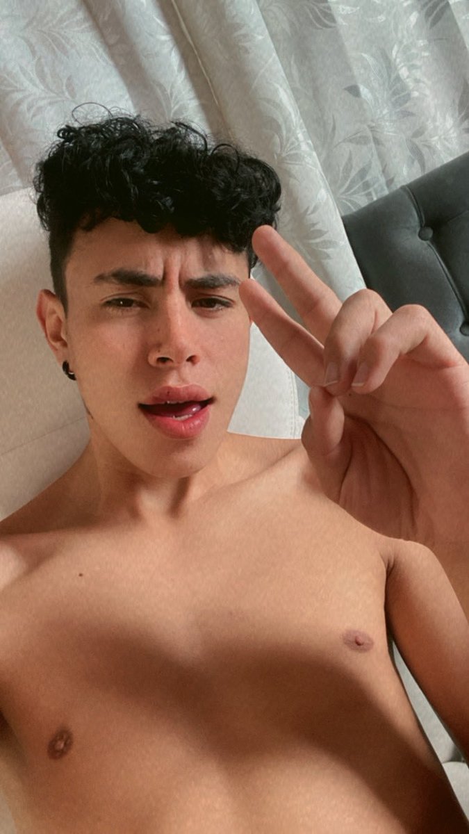 EdwPinilla19's tweet photo. Nueva cuenta #gay #colombiano #hot #latinosgay #newaccount #Parati #desnudoencasa #feiend #FolloMe #RTした人全員フォローする https://t.co/F73RruNUb3