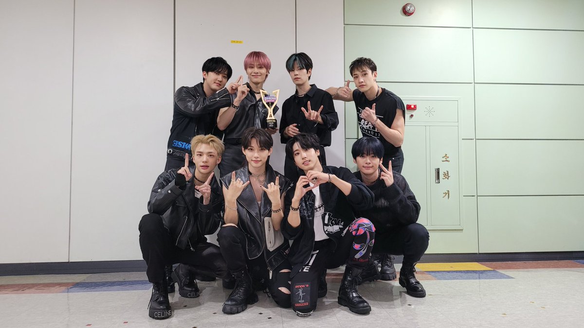 xjaybnow's tweet photo. 🎉CASE 143 First win 👏👏🎉 Hari ini 143 kali lebih bahagia karena kita bersama STAY💓Terima kasih STAY💖💚 https://t.co/xXhEpE0Zqy