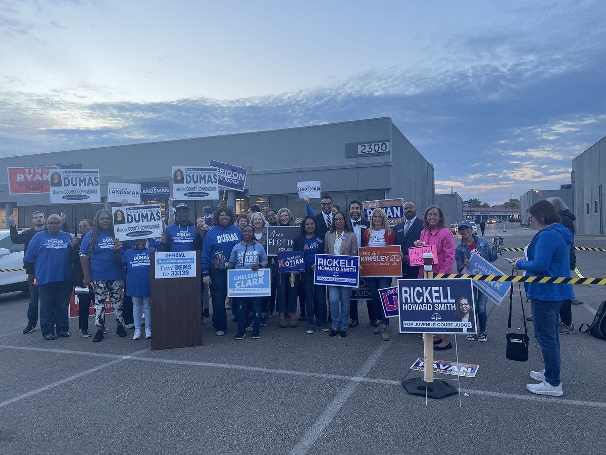 Democrats are up early to kick off early voting in Hamilton County! Skip the line on Election Day by casting your ballot early at the Board of Elections in Norwood - it’s easy, safe, and quick. It’s time to vote, Ohio! 🇺🇸💪🏼