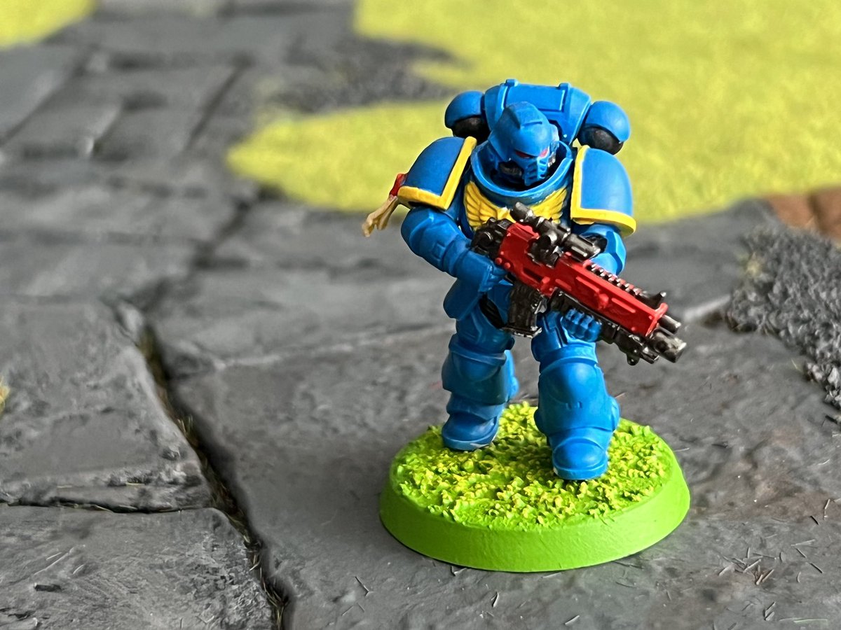 khaiell's tweet photo. As part of the #35YearsOf40K celebration, our local Warhammer store organized painting Space Marines in the 2nd edition style. I spent a nice evening with this guy ;-) https://t.co/gfmdwBx64v