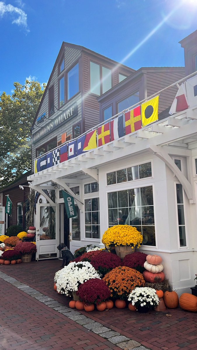 madeline_mitch's tweet photo. fall has definitely hit #RhodeIsland https://t.co/RdtZLCOzK9