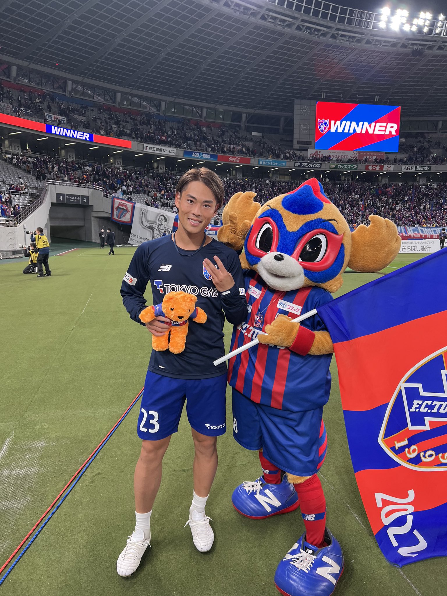 Fc東京 公式 Lifewithfctokyo Matchday Teddybearday 今日のヒーローはこの人しかいない 勝つっていいね ハットトリックって凄いね 凌磨 ナイスーーーー 渡邊凌磨 Fctokyo Tokyo T Co Iq8fknwcal