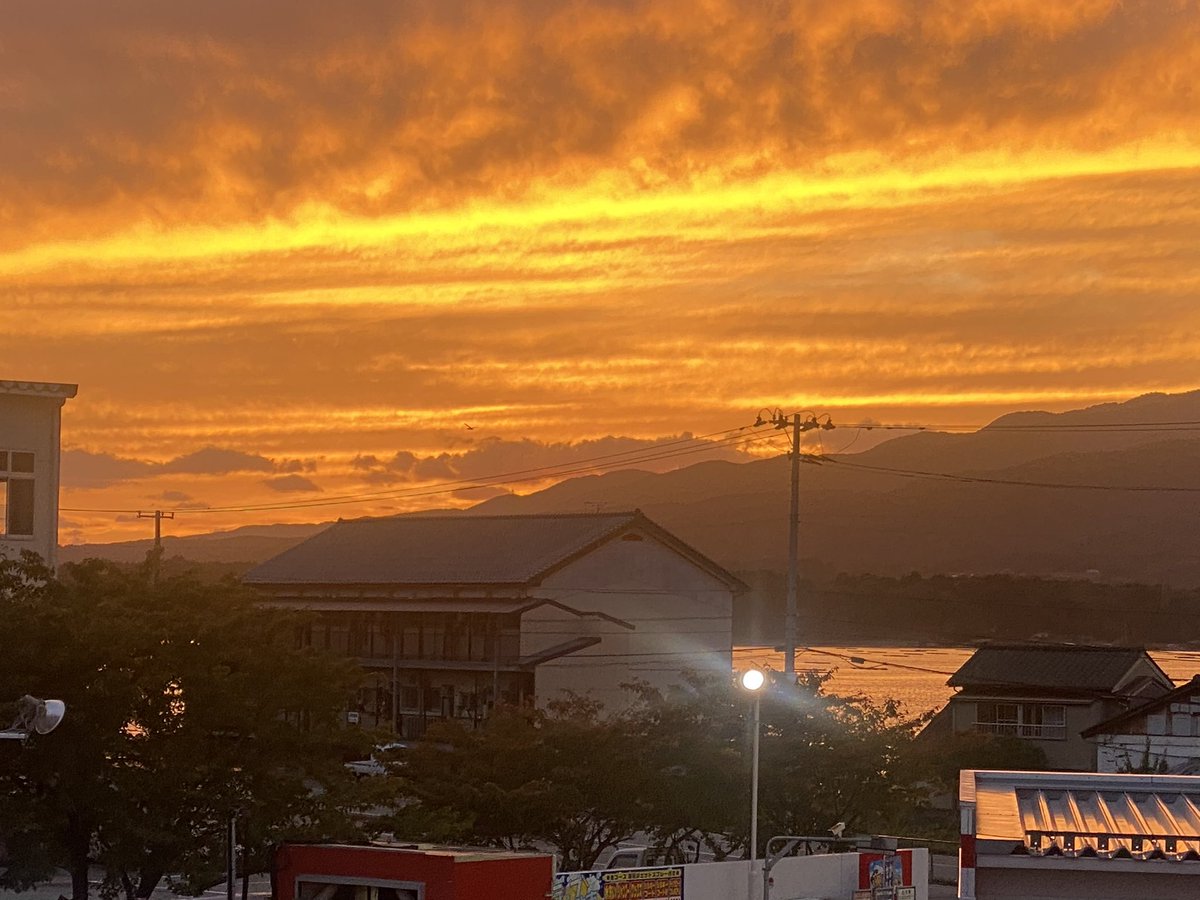 nippon_sado's tweet photo. 夕焼け😍
#佐渡
#加茂湖
#夕焼け https://t.co/B1YRsp5a0B