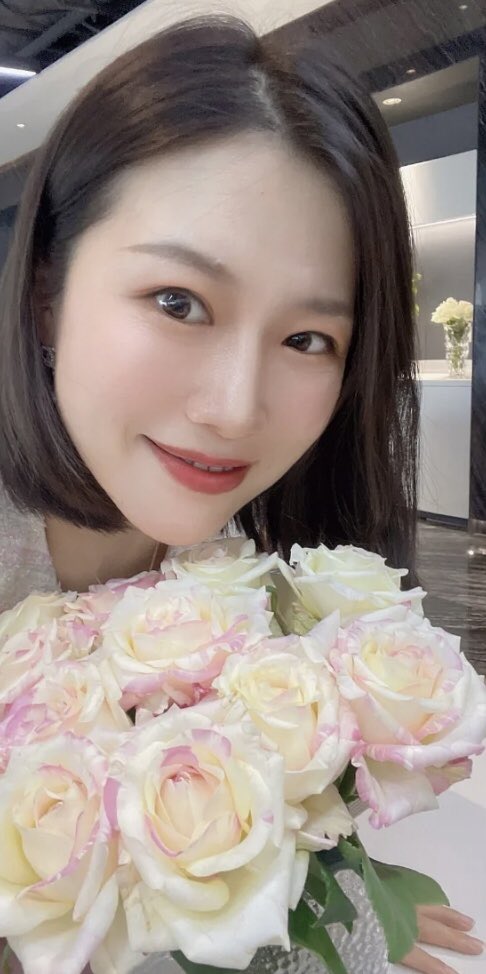 O1ConsO's tweet photo. 独居少妇~在推上释放自己的另一面，喜欢的欢迎私信，平时看到消息一定回虽然不是秒回~~ https://t.co/qv9eGLYkix