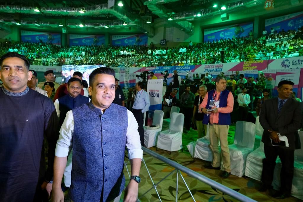 Nat_Games_Goa's tweet photo. Honourable Sports Minister of Gujarat, Shri Harsh Sanghavi Ji arrives at the Closing Ceremony of the #36thNationalGames.

#ThankYouGujarat #NationalGames #ClosingCeremony #UnityThroughSports #JudegaIndiaJitegaIndia #NationalGames2022 #NationalGamesGujarat #Surat #GameWithAim https://t.co/324JacKobF
