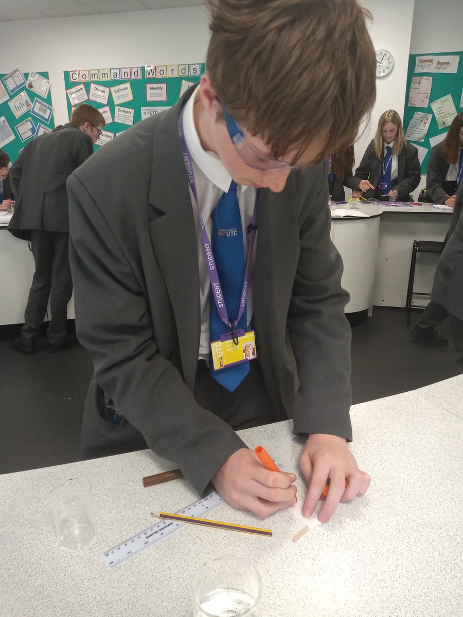 science_utc's tweet photo. Year 9 practicing following a visual method to conduct their chromatography investigation. @ScarboroughUTC https://t.co/33Fli34ZQw