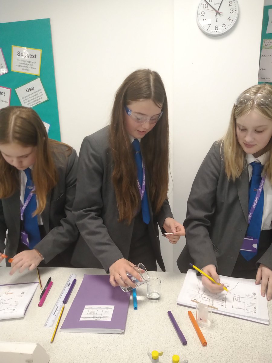 science_utc's tweet photo. Year 9 practicing following a visual method to conduct their chromatography investigation. @ScarboroughUTC https://t.co/33Fli34ZQw