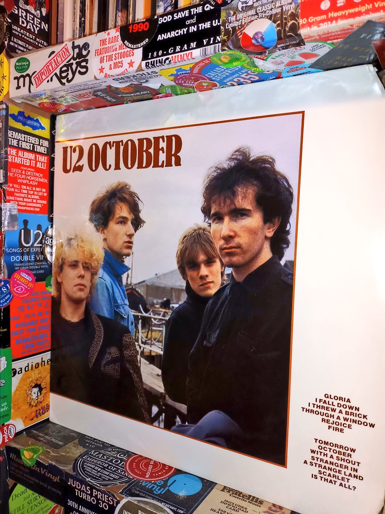 ZTNK71's tweet photo. U2
October
12.oct.1981
@U2
#u2 #u2october https://t.co/trlj2Tsp8k