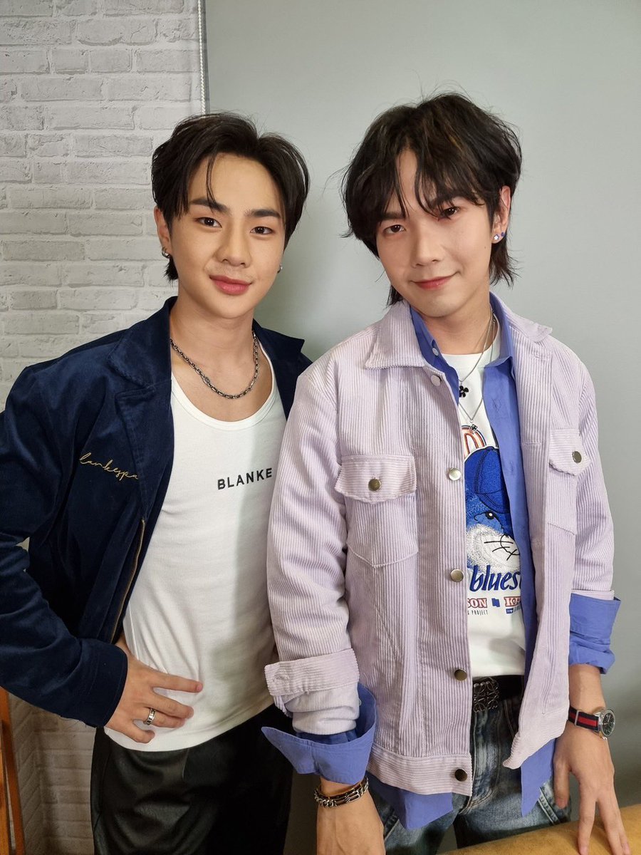 callmenxwxn's tweet photo. Today, both of you are very good at creating smiles, the experience of making up @Buildbuilddd 's style.  and @ta_nannakun 's cuties  I'm sure everyone will like Laneige's live today too.  💙💜 #LaneigexBuildTa #BuildTa #BuildJakapan #ta_nannakun #gangsTa https://t.co/4f7r0lPeTo
