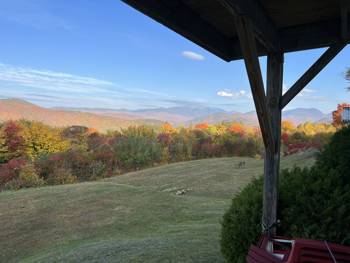 shri_jay's tweet photo. Nothing beats an experience of waking up in the morning with the view of Mt. Washington ! https://t.co/niMP7Hm01f