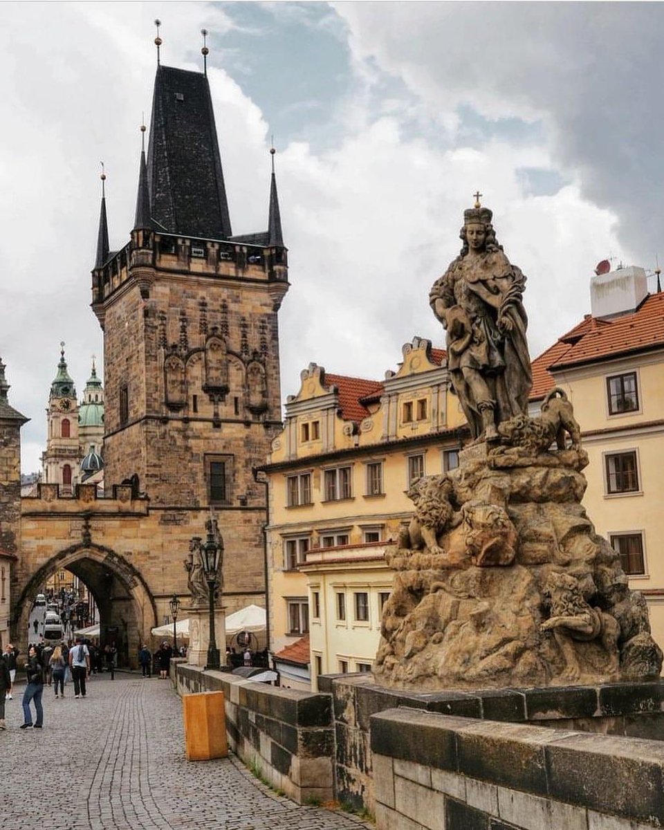 Love__Europe's tweet photo. Charles Bridge is a #medieval stone arch bridge that crosses the Vltava river in #Prague, #Czech Republic 🇨🇿 
📸 Photo © by https://t.co/bDyKSyvuND 🙌 - Follow 👉 https://t.co/CLkgqssmx8 https://t.co/NADDwYdXqu