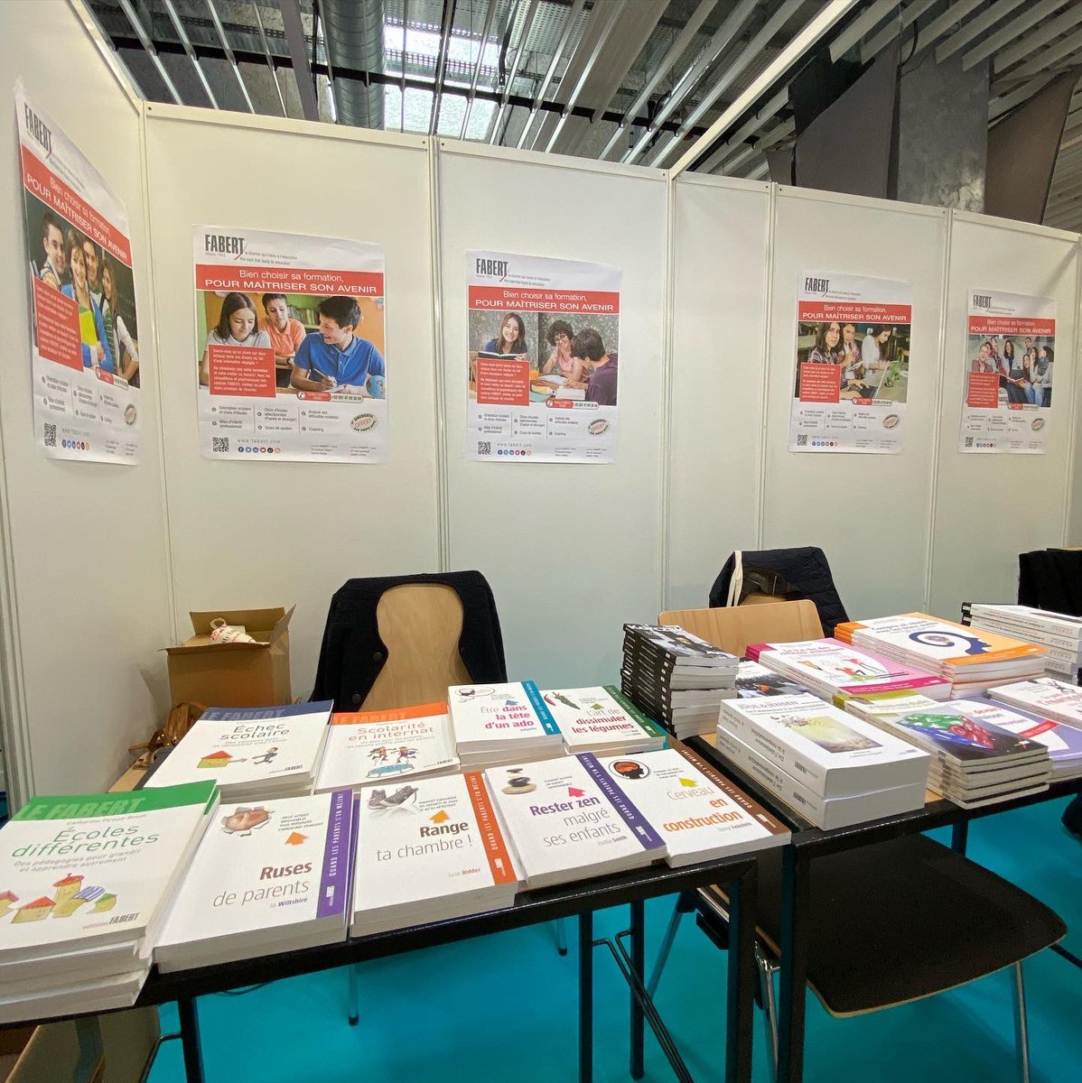 FabertEducation's tweet photo. Quelques clichés de notre stand au salon LIBSCO 😍
#libsco #pedagogie #salon #librairie #livre #paris #parents #enseignants #education https://t.co/achOVWPnNl