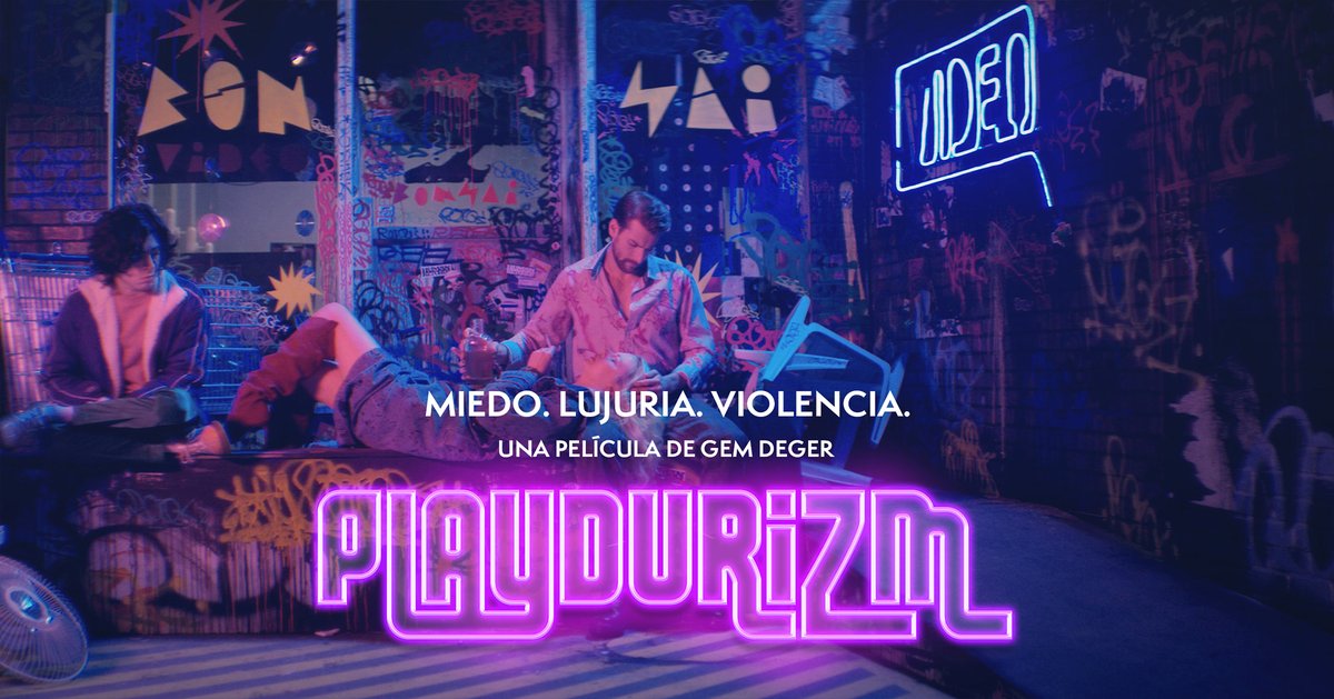 films_reverso's tweet photo. Estrenamos en plataformas Playdurizm, una sorprendente producción de género fantástico y LGBT con toques de terror. No os dejará indiferente. Un adolescente se ve atrapado en una realidad deslumbrante junto a su ídolo de la televisión.
👉En Filmin el 17 de octubre https://t.co/NmG6dQWG1H