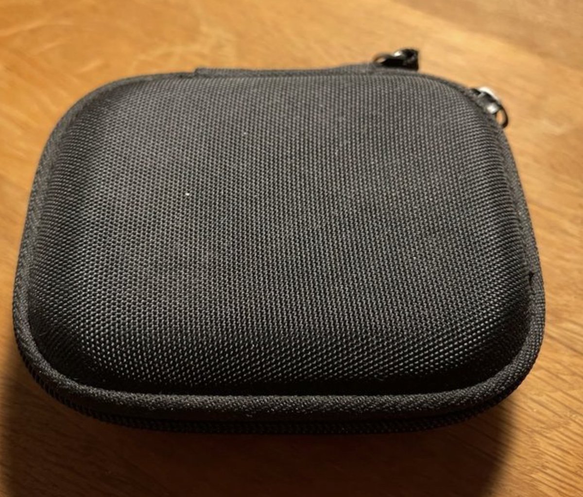 Nochmal aus Verzweiflung: Suche Case + 3 SSD Festplatten (2x Sandisk, 1x Samsung). Zuletzt gehabt im Wiener Flughafen am 9.10, dann über Düsseldorf nach Berlin (Flug EW9044). Vom BER mit Bahn + Carshare nach Neukölln. Sind 5TB Footage und mir SEHR wichtig. bulbul@shahak.de