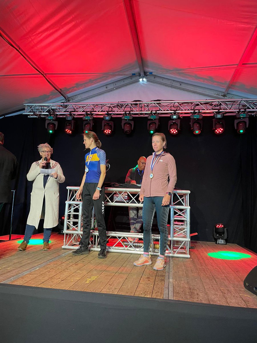 wimslebus's tweet photo. @gemeenteoss goed vertegenwoordigd bij ambtenarenveldloop #nkveldloop #wierden incl. Nederlands kampioen #karenWijlaars ππͺ@DatisOss https://t.co/OYp4APkifn