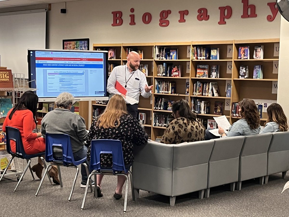 Noe Middle School Library tweet media