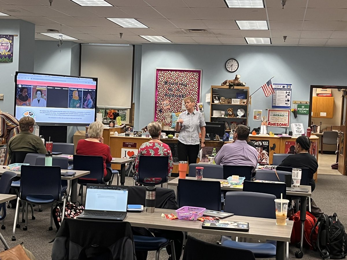 Noe Middle School Library tweet media