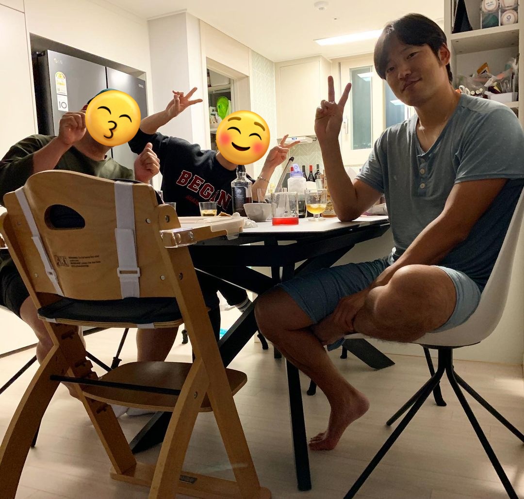 떠연이가 찍어준 사진이래 ㅠㅠㅠㅠㅠ
백짱 표정 온화한 거 너무 좋음 🥲🥲🥲
근데 사진 구도가 ㄹㅇ 완벽하다 이런 것도 유전이 되나요