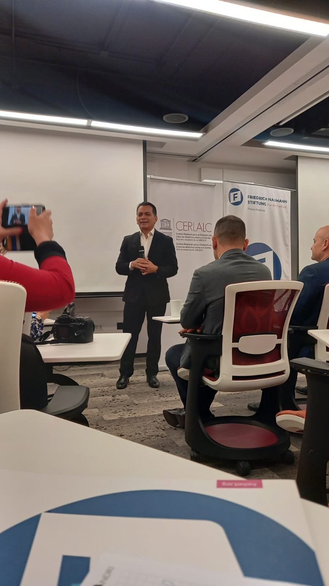 SomosELAPI's tweet photo. Nuestro equipo participa en el 2do Encuentro del #PactoDeQuito que se realiza en la ciudad de Santiago de Chile. Acompañamos este importante evento y seguimos con atención su desarollo. #SomosELAPI #ELAPIChile 

@Cerlalc @CISACNews @autonomadechile https://t.co/xaLY7qsyao