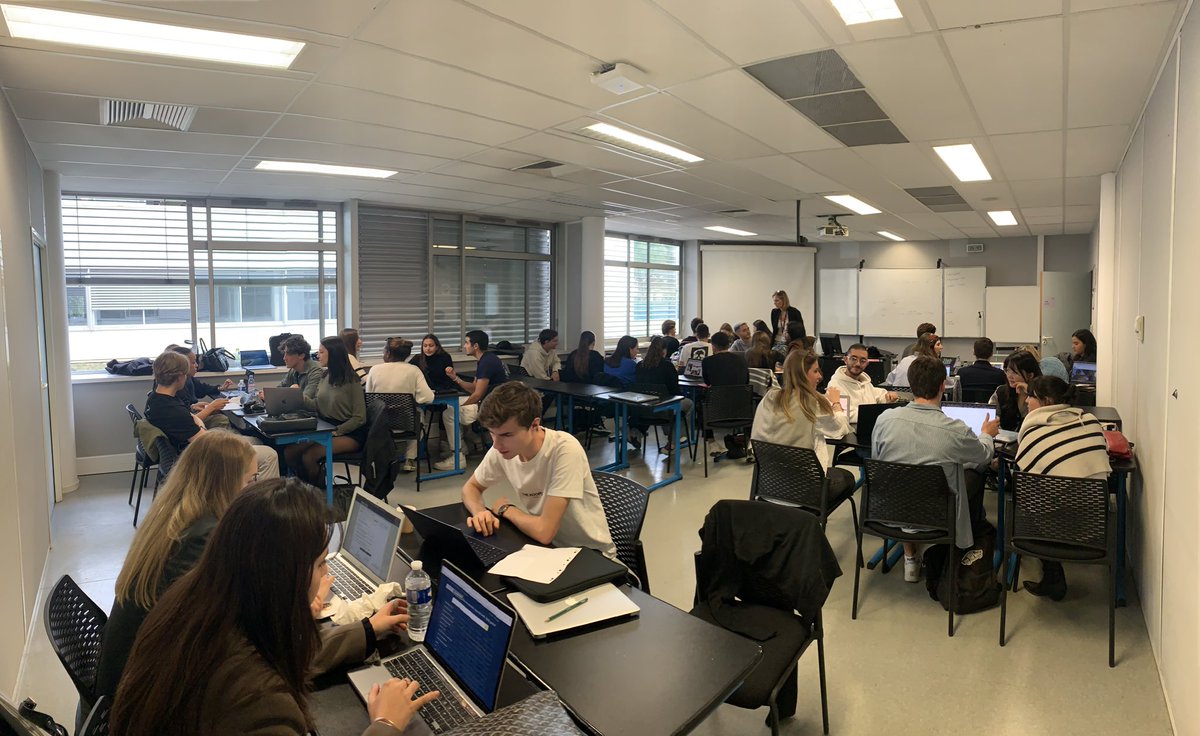 Don_Jokk's tweet photo. #dbbach En cette après-midi sans soleil, nous avons effectué un travail de groupe dans la joie et la bonne humeur ! :) https://t.co/ovqKjD0Lvo
