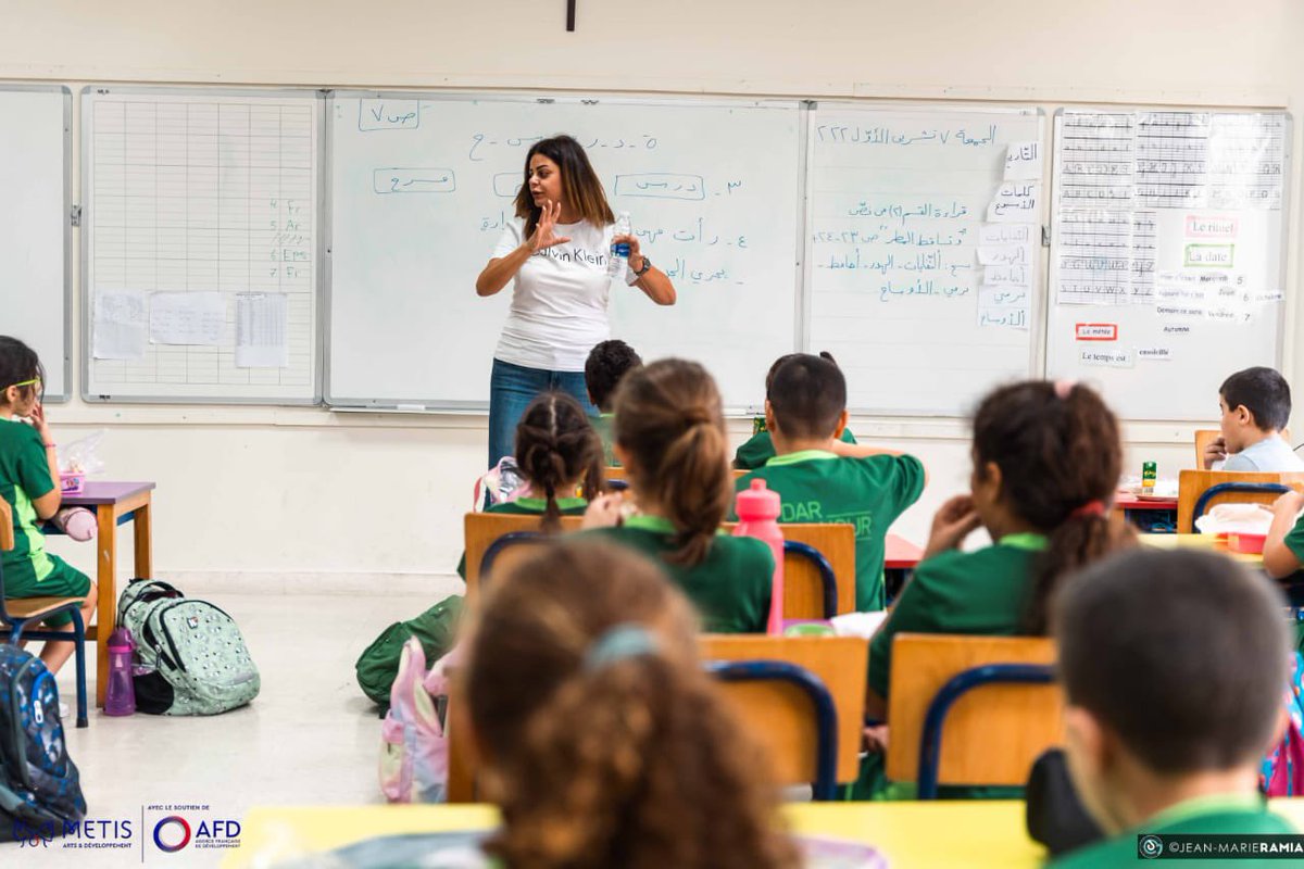 AFD_MidEast's tweet photo. 🇱🇧 1/2 @AFD_France via le fonds #METIS finance l’initiative #Khalasplastique avec l’artiste 🇱🇧 Caroline Chaptini qui a lancé 
la collecte et le tri de bouteilles en plastique et sensibilisation scolaire pour la construction d’une 🐢 géante entièrement composée de matières ♻️! https://t.co/a882Jnzjbh