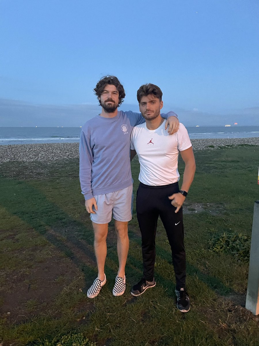 youngfossett's tweet photo. @TheCarlWeathers Two big fans catching the sunrise, there is no tomorrow. https://t.co/rjtsOZMv0m
