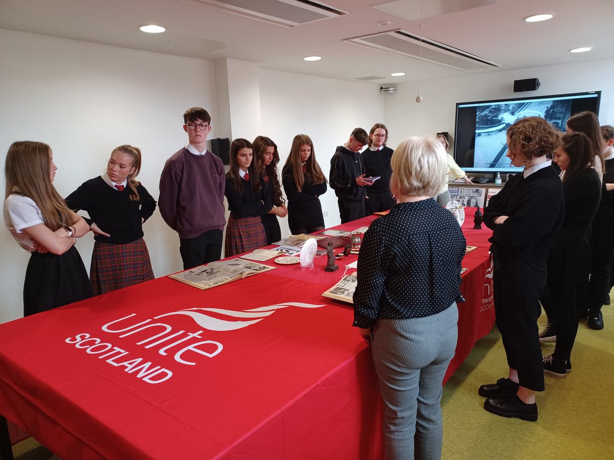 MaccoinnichMgr's tweet photo. Bha an clas àrd-ìre gu math fortanach cuireadh fhaighinn dhan tachartas seo aig Talla Cheilbhinn le @natlibscot @unitetheunion @ScottishTUC. Mòran a h-uile duine. https://t.co/0WOtusSUIq