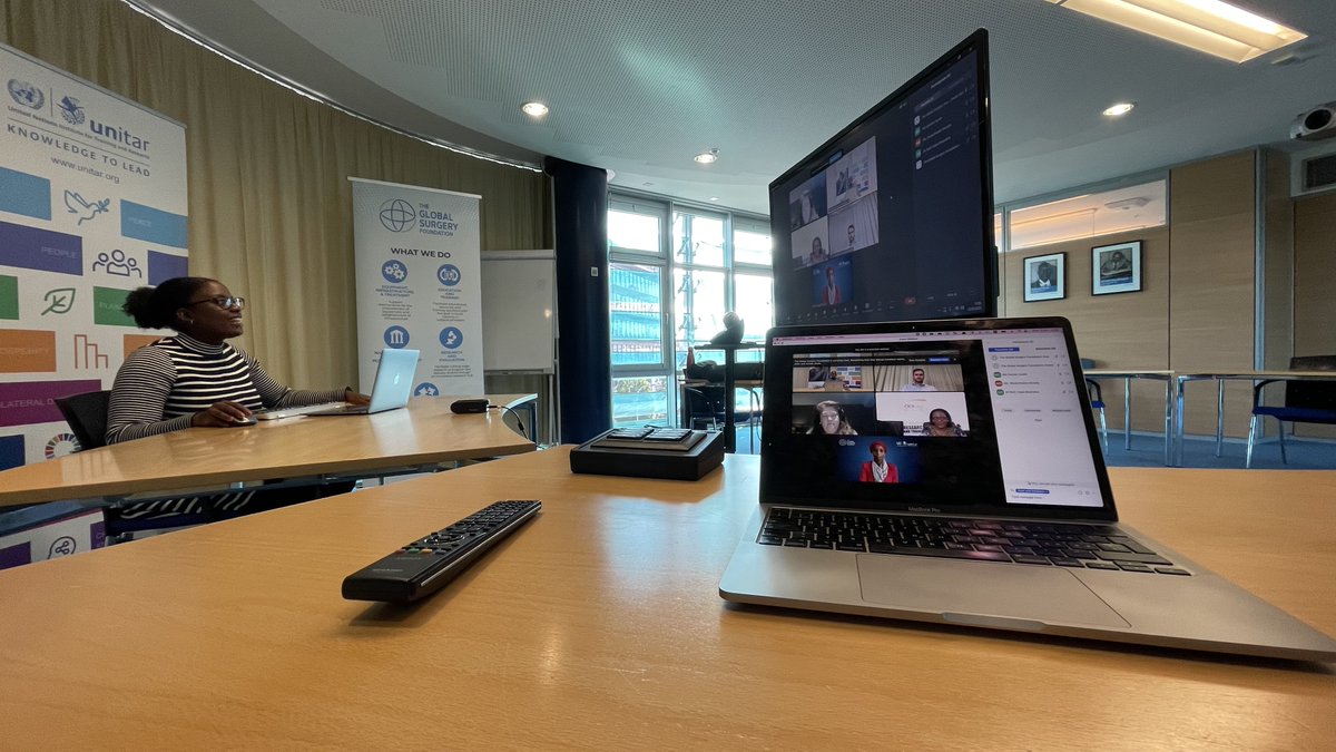 A quick look behind the scenes - we are live now! Connect to the live discussion on #breastcancer: us06web.zoom.us/webinar/regist… See you there!
