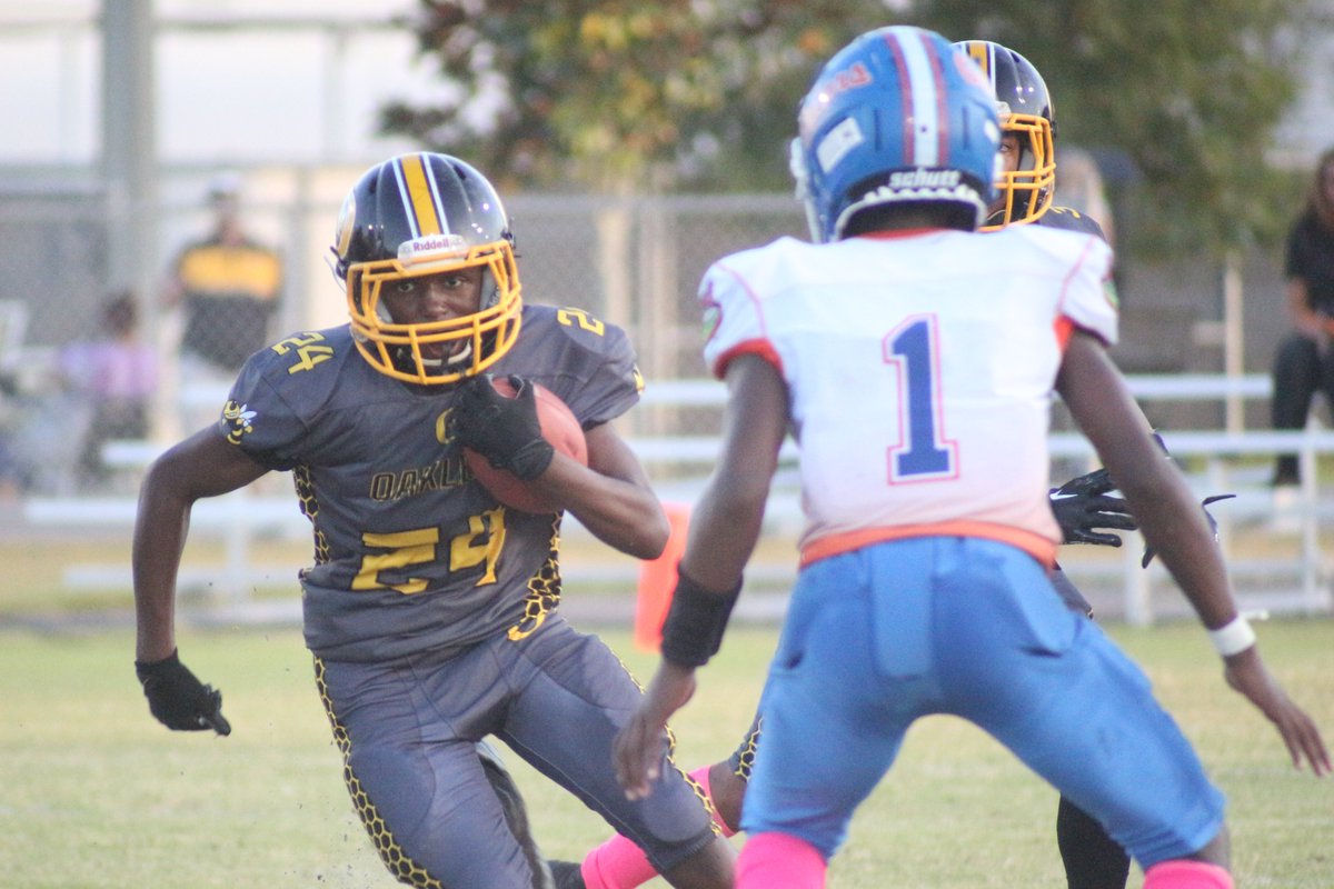 ClayTodaySports's tweet image. Hard running from Mike Connor #3 and Josiah Isaac #24, Oakleaf finished an overtime 20-14 win over Lakeside with a one-yd plunge from Cornell Moses #52 to advance to the NEFAC title game Tuesday vs. Baker County. Coach Merlin Smithm 6-1, gets his fifth conference title game.