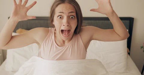 LeniseLigon's tweet photo. The look you make when you wake up to a centipede slithering up your armโฆwhat a way to start the day.
#wednesday #scaredawake https://t.co/VuEfzpYIju