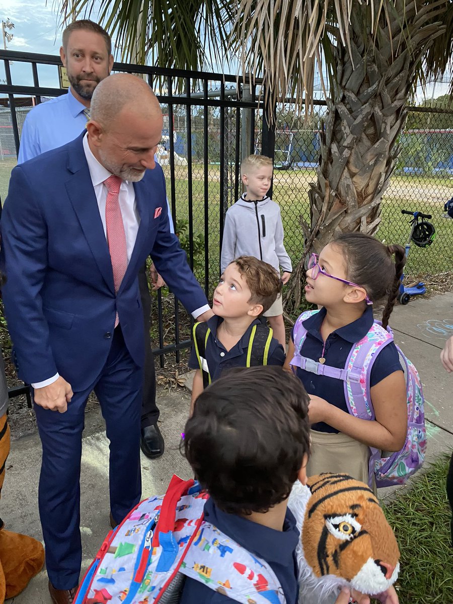 AddisonGDavis's tweet photo. You know it’s a great Walk to School Wednesday at @gradytigers when Mayor @JaneCastor joins us! Proud of this school community for encouraging healthy habits. And thank you to to ALL crossing guards who safeguard our students daily! https://t.co/i7xwxVIqh6