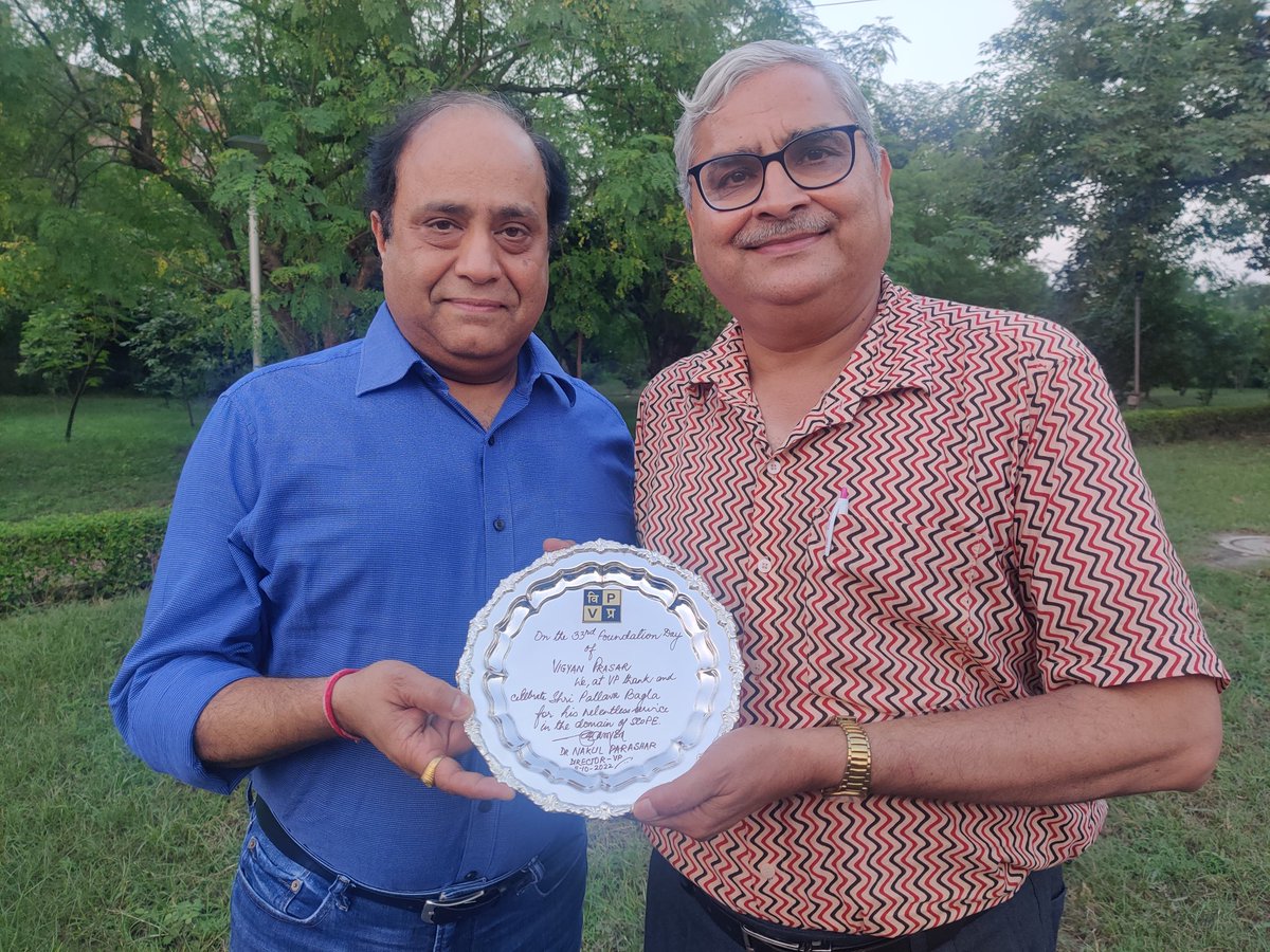 pallavabagla's tweet photo. Humbled since recognition from peers is the most satisfying. @nakulparashar Director @VigyanPrasar on the Foundation Day gave a handwritten silver plaque  that read 'thank &amp; celebrate @pallavabagla for his relentless service in the domain of SCOPE'! VP is an asset for Amrit Kaal https://t.co/t6bRPmBXbV