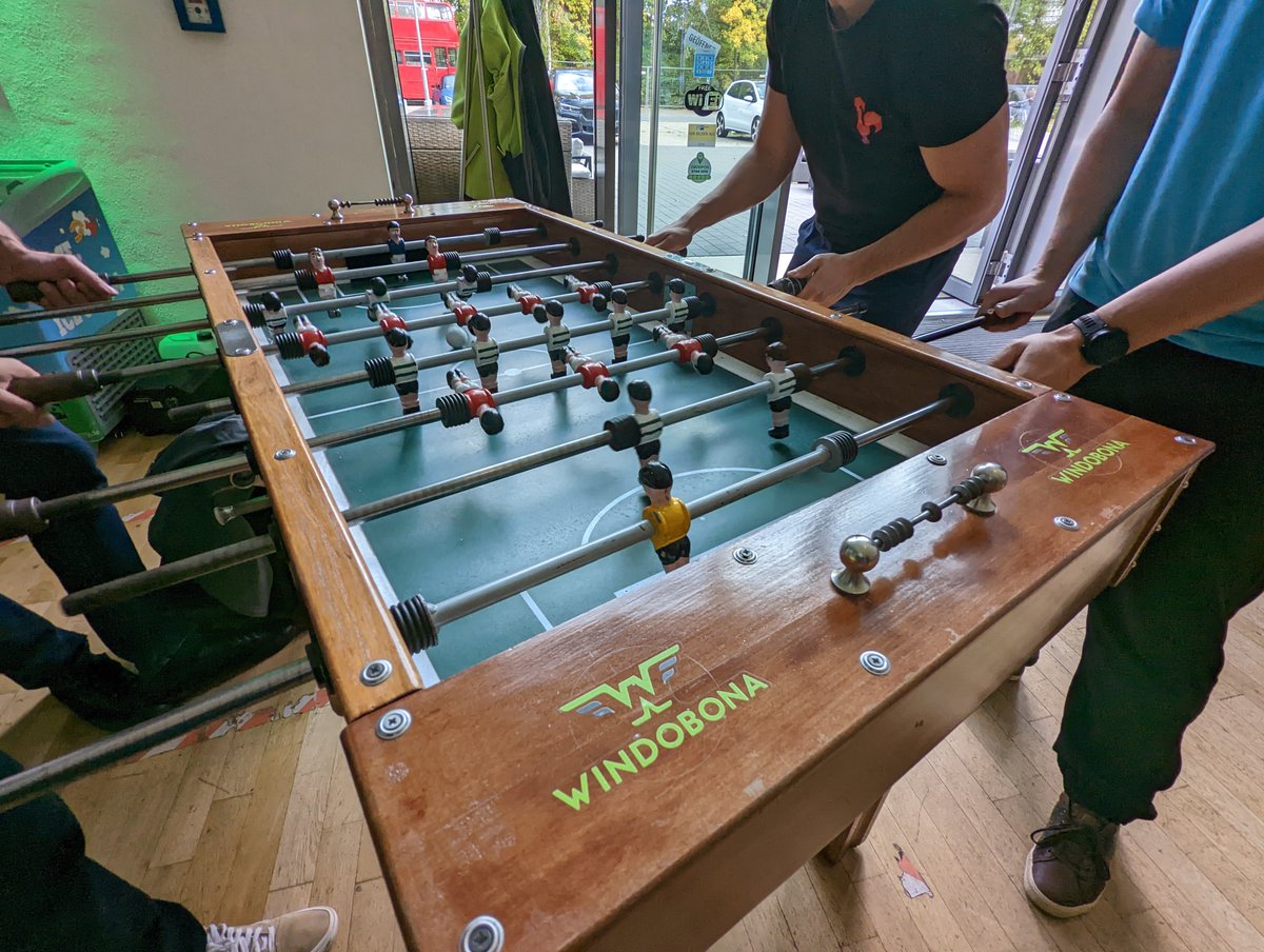 Using the power of <a href="/podcastubuntupt/">Podcast Ubuntu PT</a> t-shirt 🐓 to master #spaceinvaders and #foosball during #COOLDays meetup more at pintosilva.com/blog/2022-10-1…