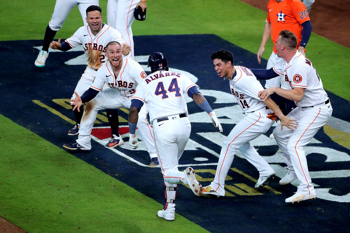Photosbyerik's tweet photo. Astros vs. Mariners, a moment that will remembered forever. #houstonastros #usatodaysportsimages #imagncontent https://t.co/2ZqmFySgyg