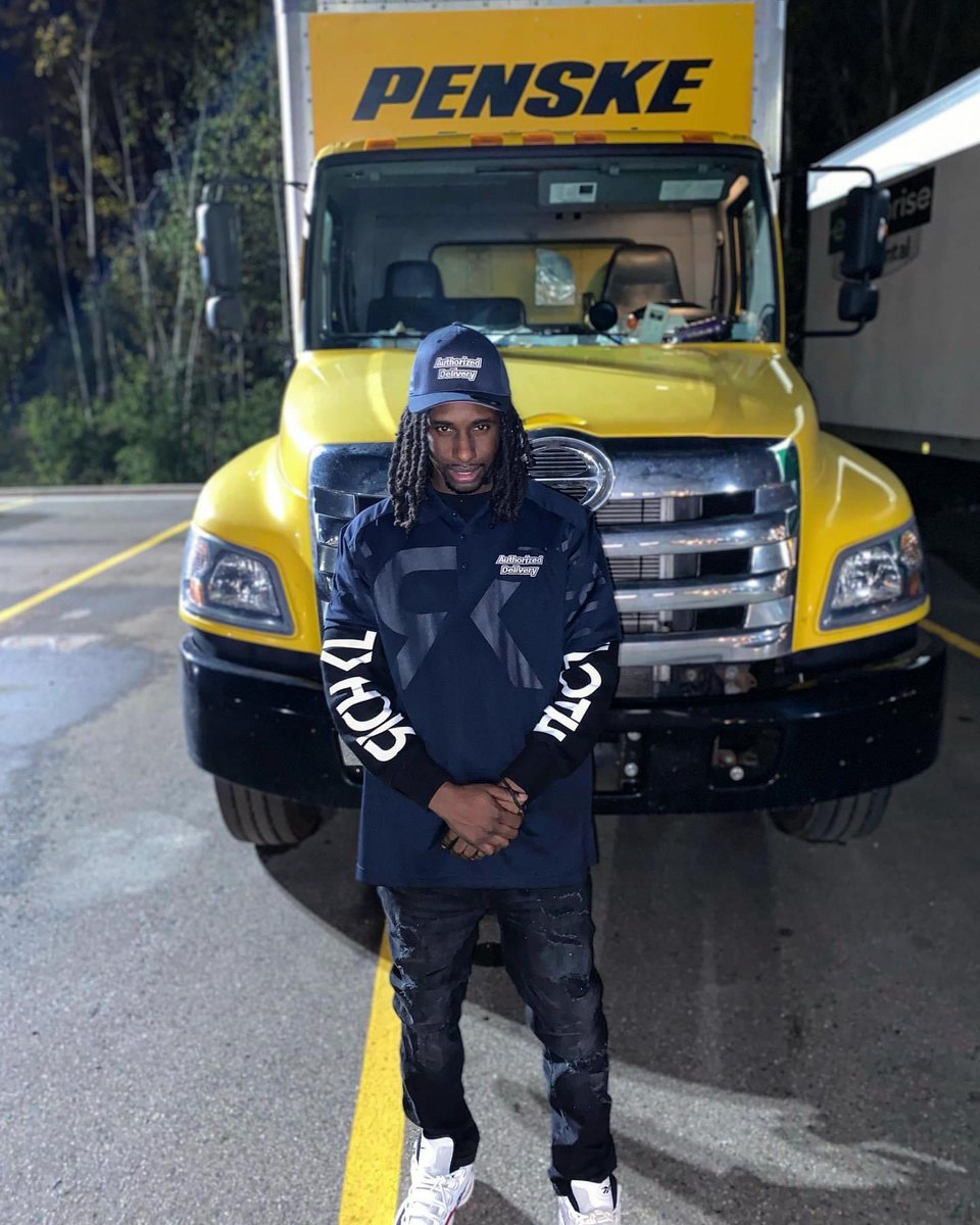 e_xfms's tweet photo. Day 1 of my Box 📦 Trucking Biz.🫡 I’m Excited . Thank you 2 all who Doubted #selfemployed #blackking https://t.co/OmzA33tcM9