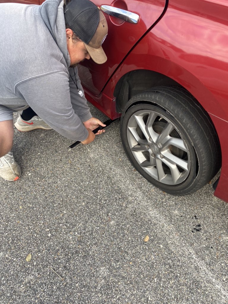 SunnysideTigers's tweet photo. Coach Corder, man of many talents! PE teacher and roadside (or maybe SSES parking lot) assistance! #premiereprofessionals https://t.co/MSpXEvbimv