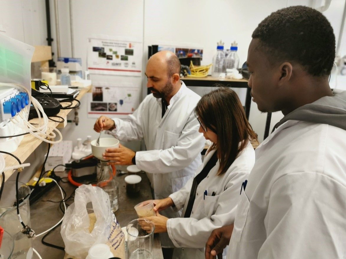 MariGre04385907's tweet photo. At #DTUAqua Federica Carboni and Godwin Abakari hosted Ivan Liviano from #Alumichem as part of the #HCB in the #Marigreen project. We learned how to increase dry matter content of fish sludge using an innovative lignocellulosic filtration system. #bluebioeconomy #blueresources https://t.co/fPgyuU1f3x