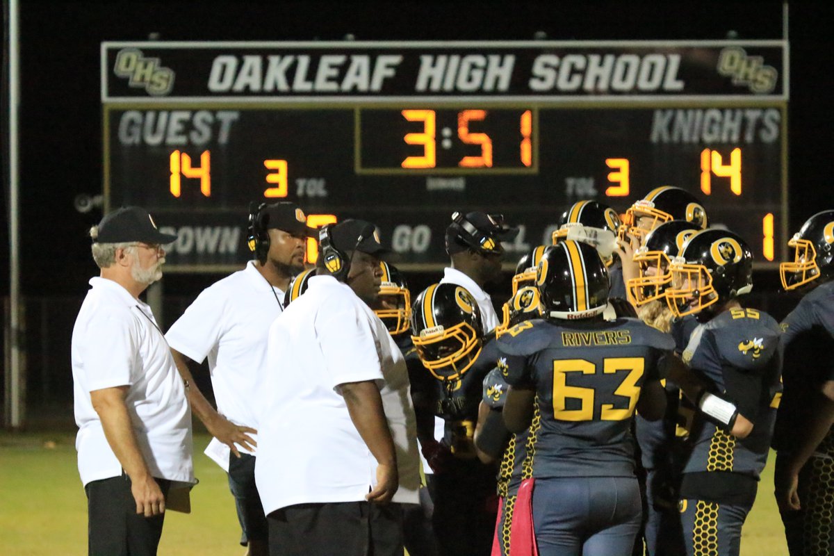 ClayTodaySports's tweet image. Hard running from Mike Connor #3 and Josiah Isaac #24, Oakleaf finished an overtime 20-14 win over Lakeside with a one-yd plunge from Cornell Moses #52 to advance to the NEFAC title game Tuesday vs. Baker County. Coach Merlin Smithm 6-1, gets his fifth conference title game.