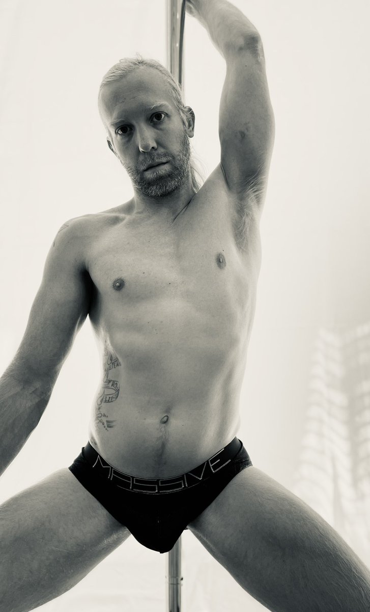 ChanceOwenxxx's tweet photo. GM Twitter, top 37% and hoping to grow. 17 min solo video posted last night. Dm me if you want edged
https://t.co/1Q4cwCUbQ8
#sir #cumcontrol #edgecoach #edgingcoach #fetishguy #malemodel #malephysiquephoto #gaysofonlyfans #ofcreator https://t.co/oLVx82bFyV