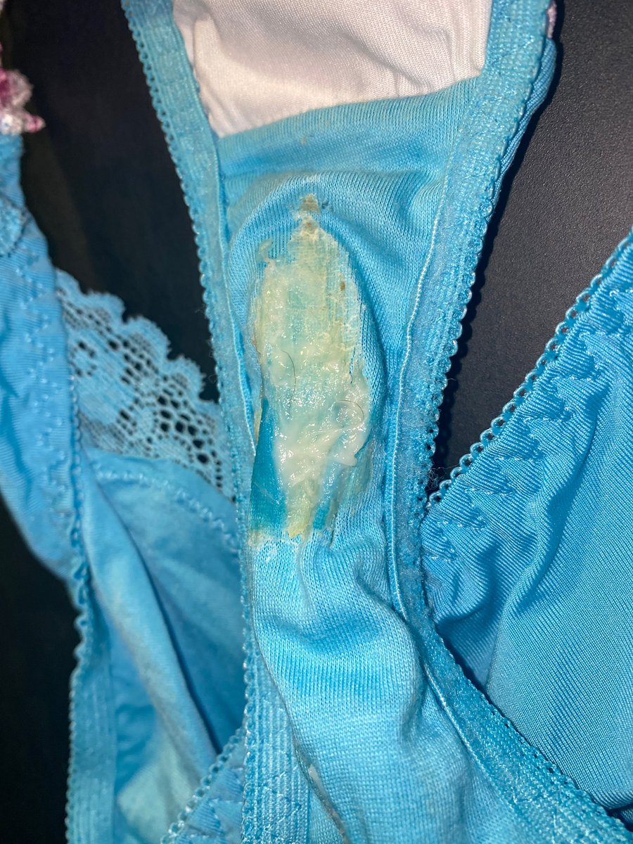 ninjamaru69's tweet photo. 子持ちセフレ

仕事終わりにトイレで脱いでもらい手渡しでもらいました。

今日はいっぱいおりものがついており、良い一品だと思います。

お尻の方はアナル臭がしておりました。

#シミパン #おりもの https://t.co/GearZQF9oq