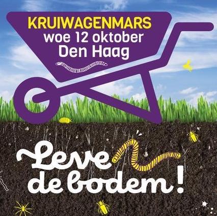 Vanmiddag is aan het ministerie van LNV het manifest van de Kruiwagenmars overhandigd. Als we de bodem centraal stellen kunnen we meerdere problemen gelijktijdig oplossen, waarbij burgers, boeren én de natuur allemaal winnen. Lees hier het manifest. bit.ly/3Vm5INx